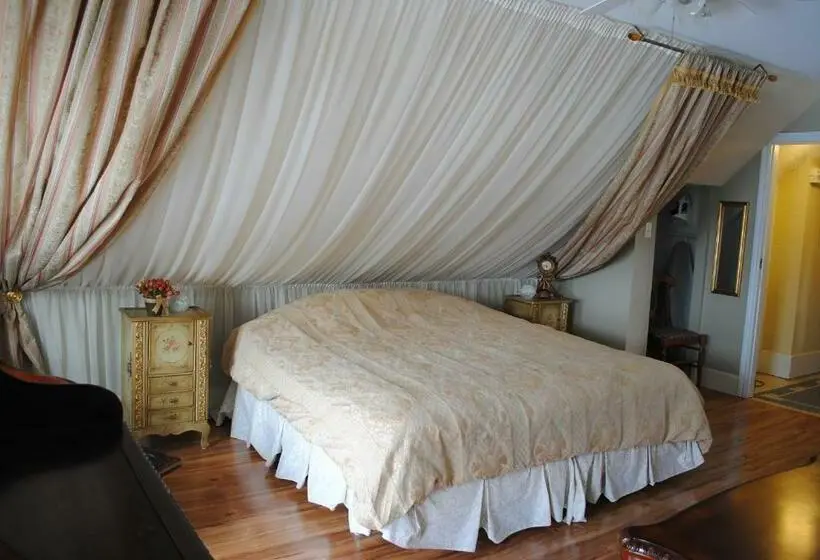 キングサイズベッドのスイートルーム, Auberge Marquis De Montcalm