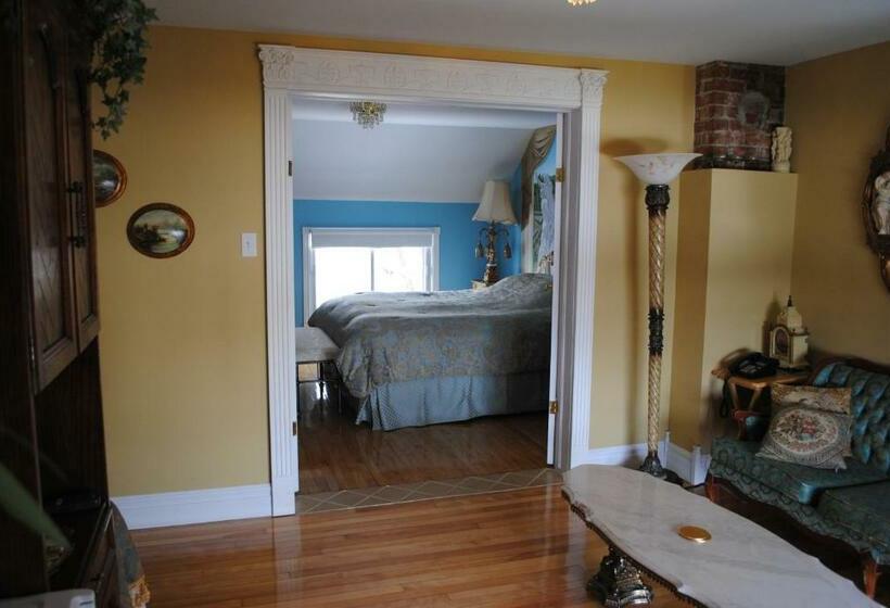 מיטת קינג בסוויטה, Auberge Marquis De Montcalm