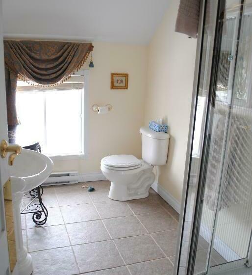 מיטת קינג בסוויטה, Auberge Marquis De Montcalm