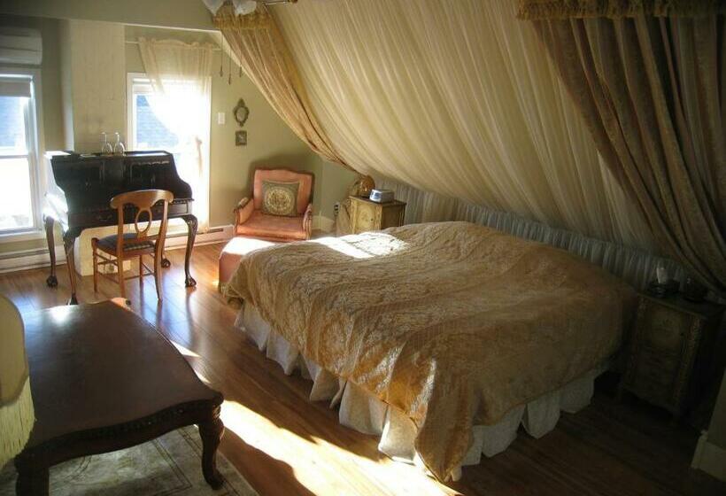 מיטת קינג בסוויטה, Auberge Marquis De Montcalm