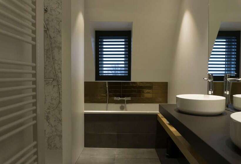 スーペリアールーム, Central