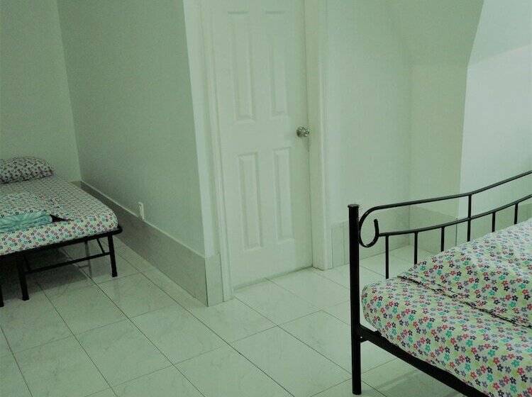 חדר סטנדרט לארבעה, Chinatown Travellers Home