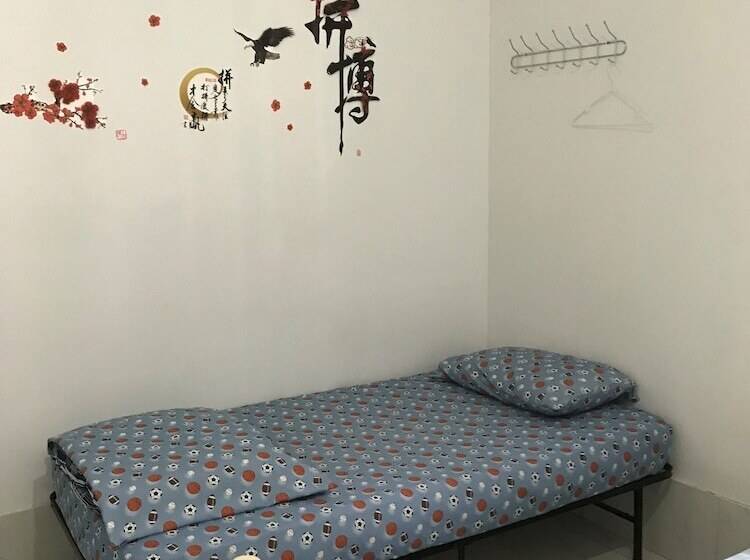 חדר סטנדרט לשלושה, Chinatown Travellers Home