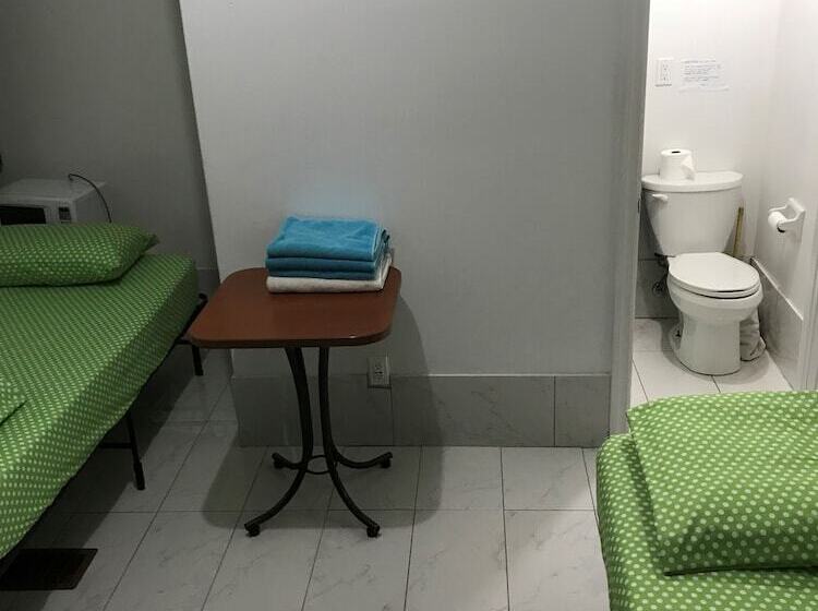 חדר סטנדרט לארבעה, Chinatown Travellers Home