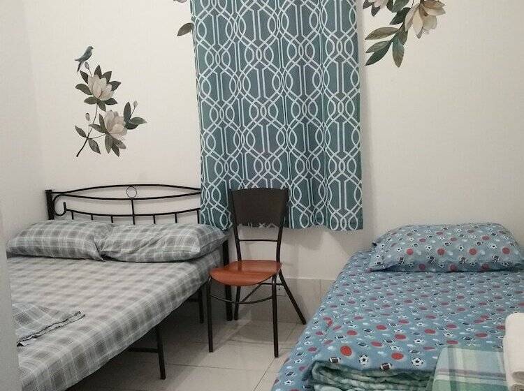 Номер Стандарт Трехместный, Chinatown Travellers Home