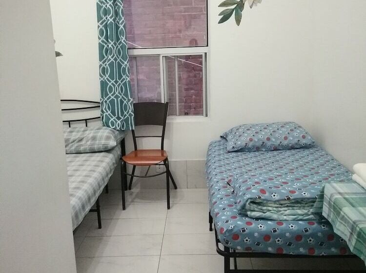 חדר סטנדרט לשלושה, Chinatown Travellers Home