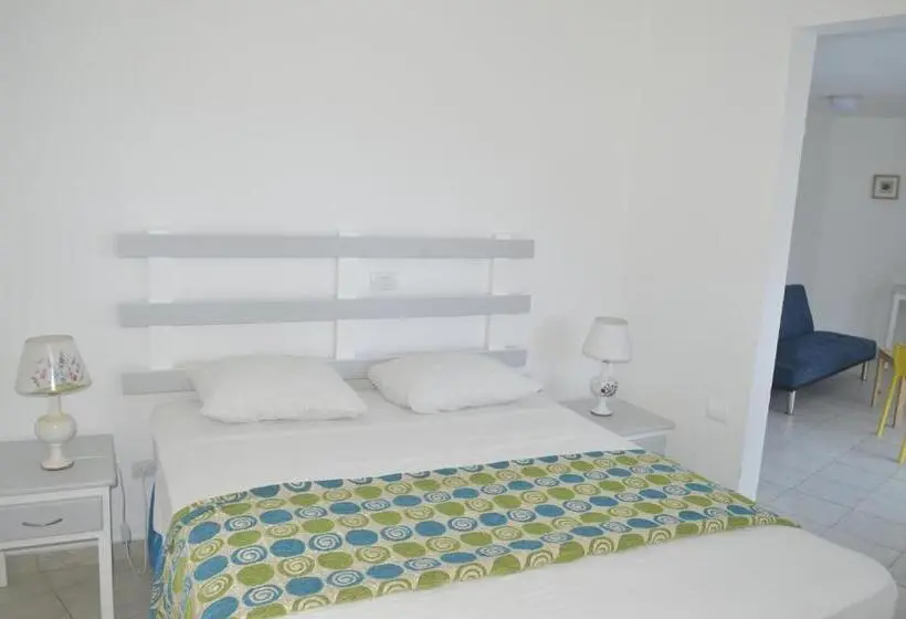 استودیوی استاندارد, Costarena Beach