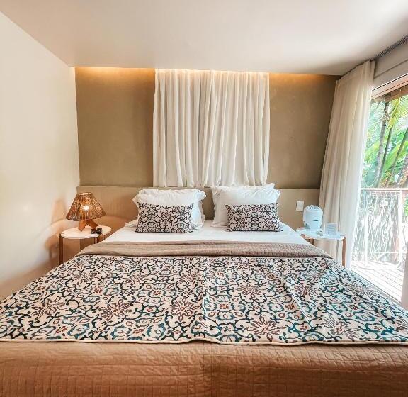 חדר מאסטר, Dolphin