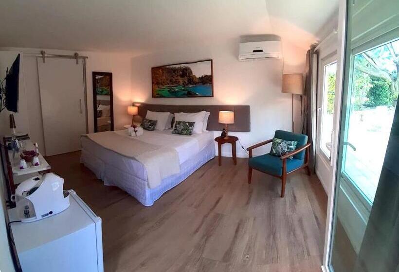 חדר מאסטר, Dolphin