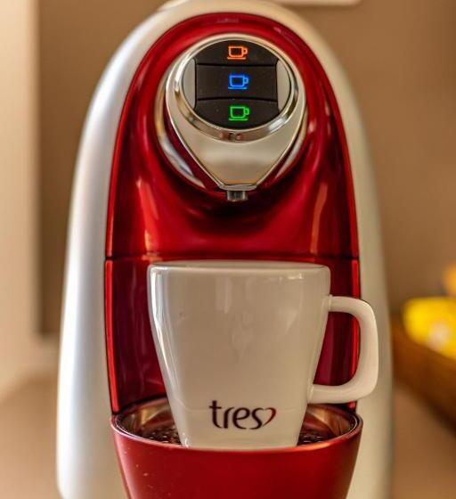 חדר מאסטר, Dolphin