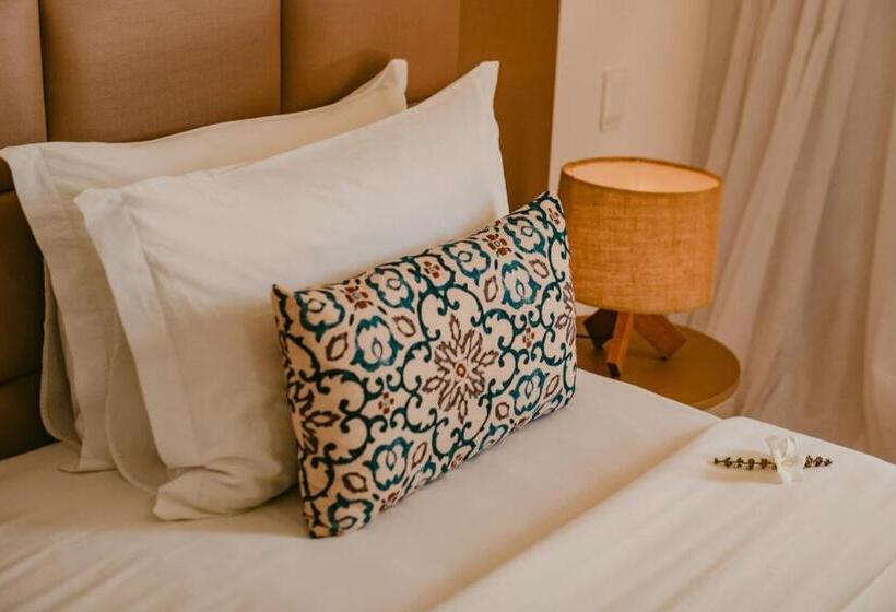 חדר סטנדרט נוף לבריכה, Dolphin