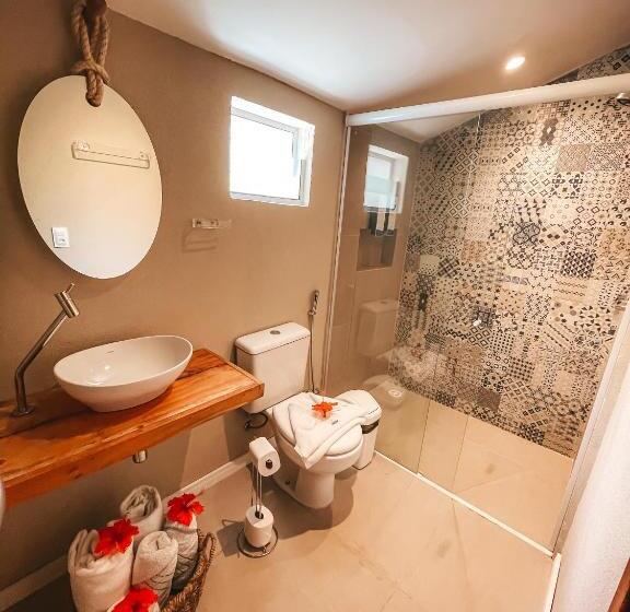 חדר מאסטר, Dolphin