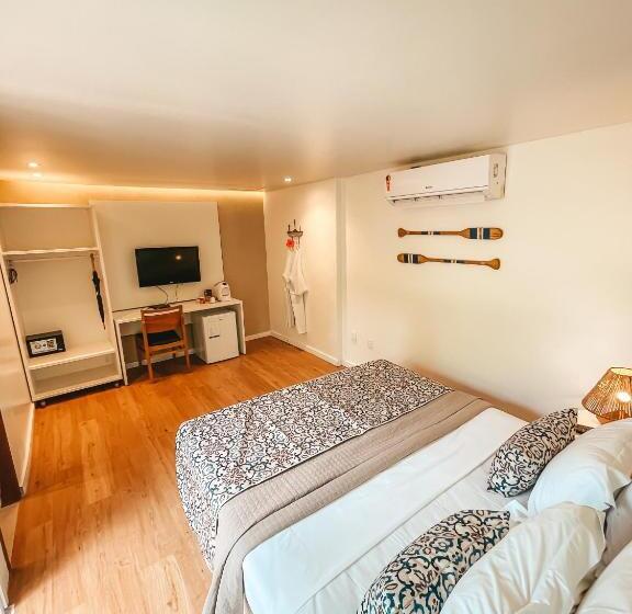 חדר מאסטר, Dolphin