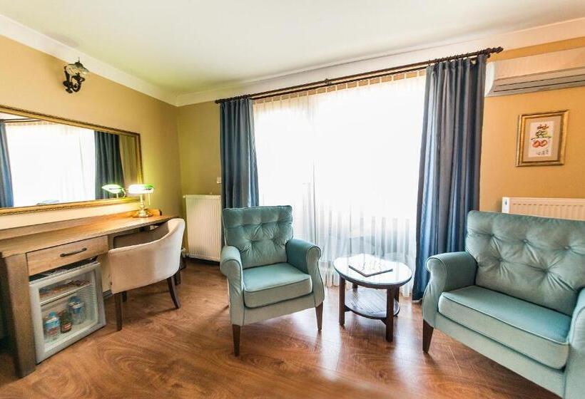 جناح جونيور مزوَّد بشرفة, Edahan