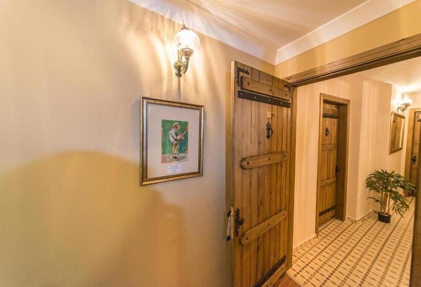 جناح جونيور مزوَّد بشرفة, Edahan