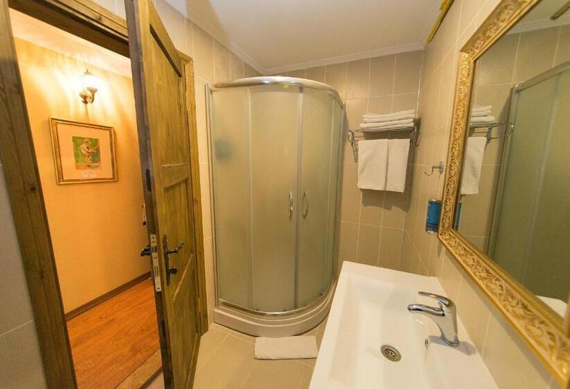 جناح جونيور مزوَّد بشرفة, Edahan