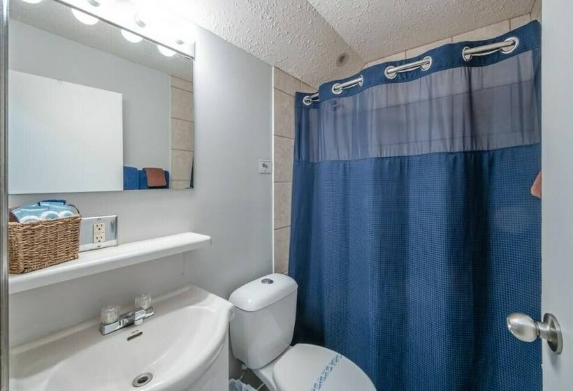 Familjesvit, Lakeside Villa & Nordic Spa