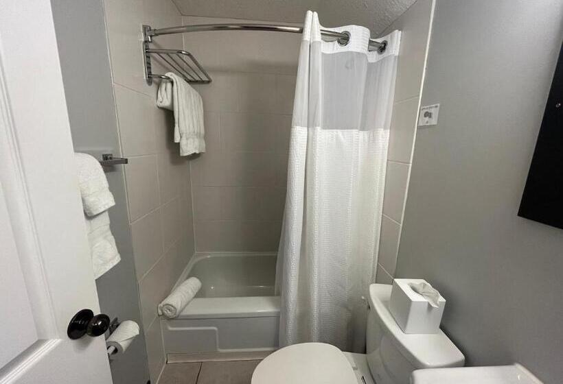 Svit, Lakeside Villa & Nordic Spa