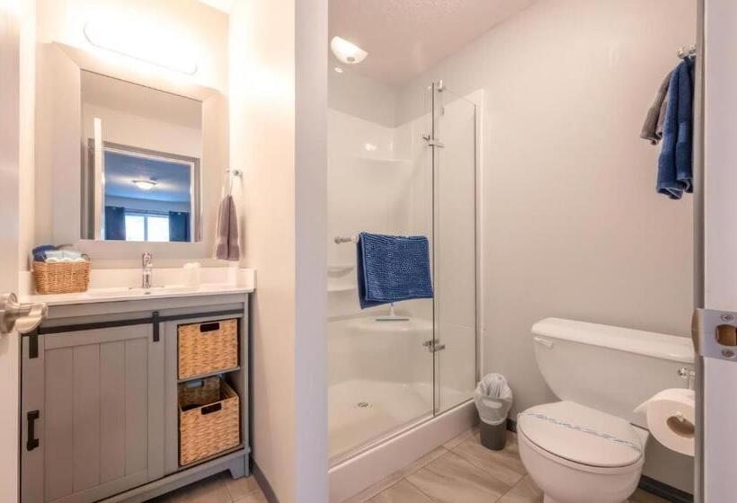 Standard Studio, Lakeside Villa & Nordic Spa