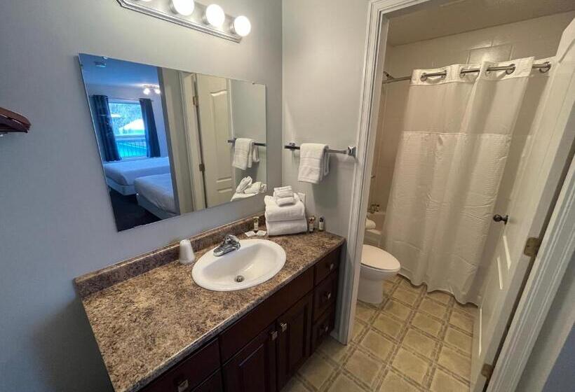 Standard Studio, Lakeside Villa & Nordic Spa