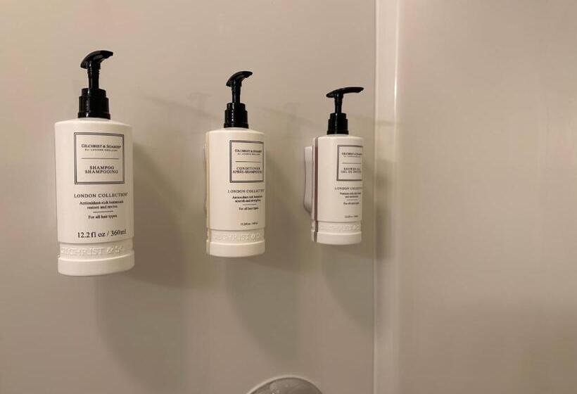 Deluxe Svit Kingsäng, Lakeside Villa & Nordic Spa