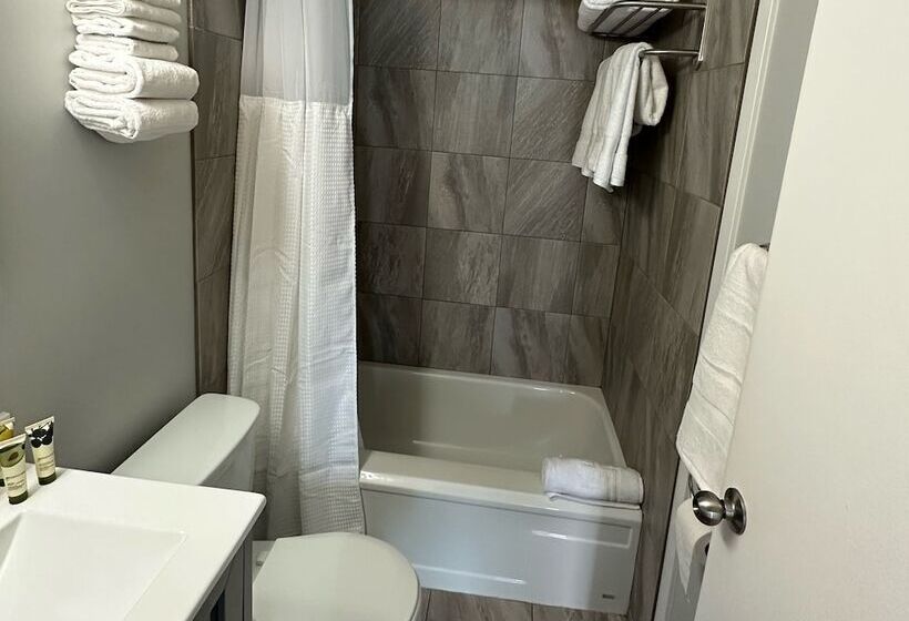 Familjesvit, Lakeside Villa & Nordic Spa