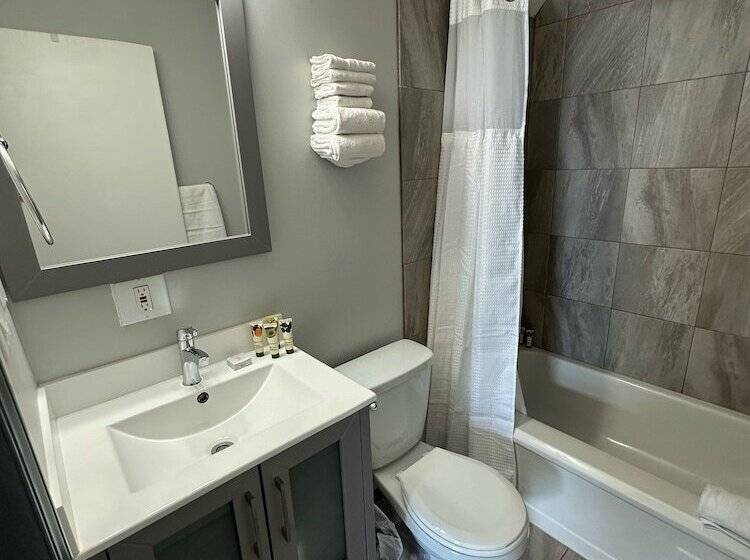 Familjesvit, Lakeside Villa & Nordic Spa