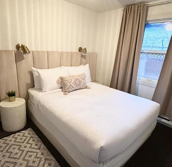 Familjesvit, Lakeside Villa & Nordic Spa