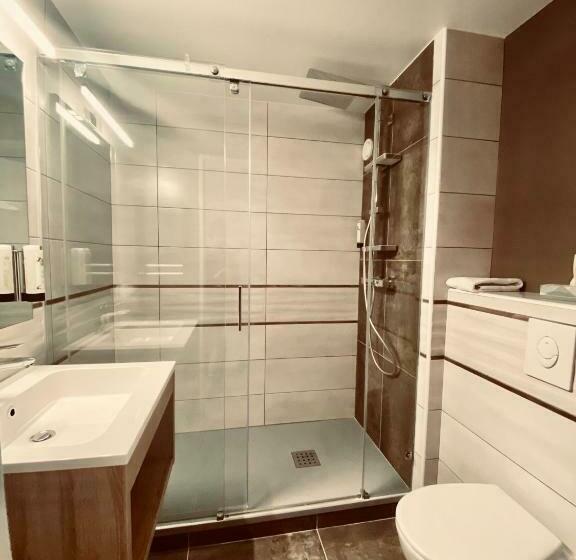 חדר סטנדרט לשלושה, Logis Hostellerie La Chaumiere