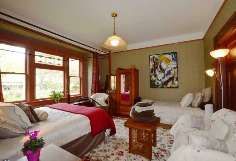 浴室共有のエコノミールーム, Marketa S Bed And Breakfast