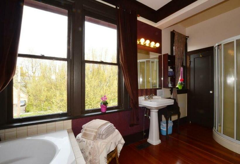 غرفة قياسية مزوَّدة بجاكوزي, Marketa S Bed And Breakfast