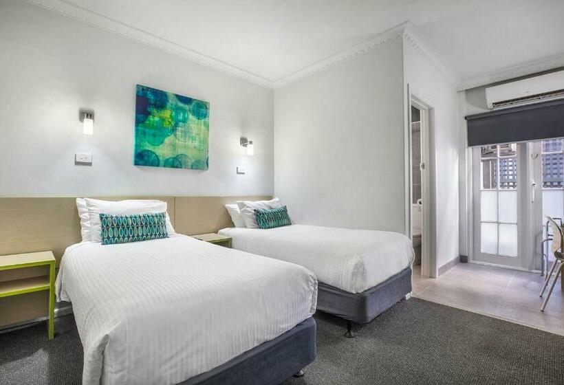 استودیوی استاندارد, Nightcap At Skyways