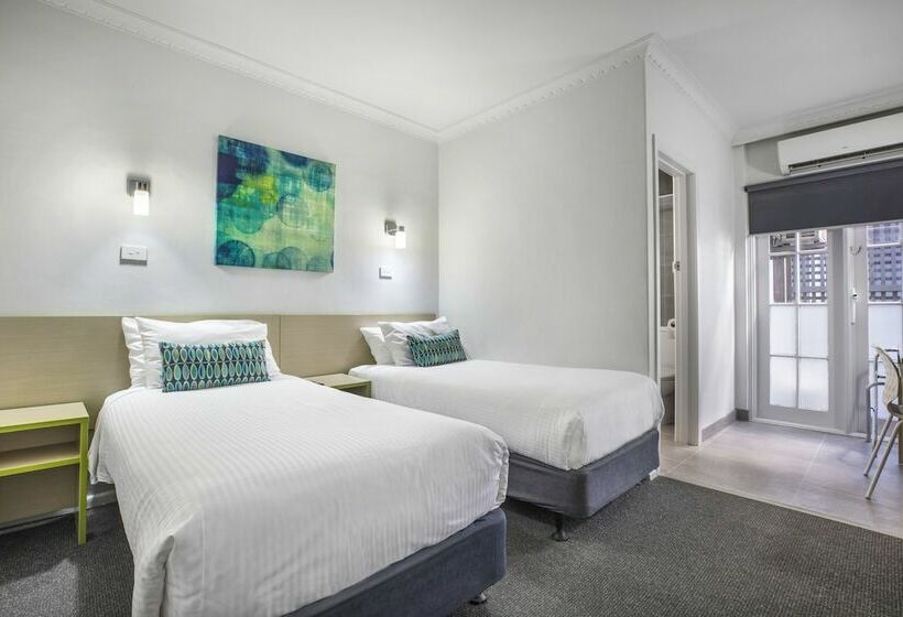 استودیوی استاندارد, Nightcap At Skyways