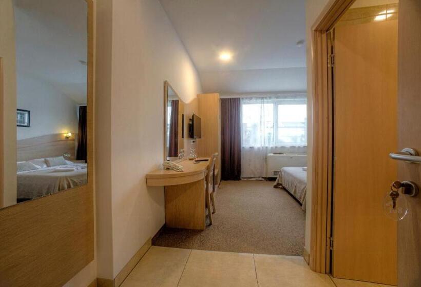 可看到停车场的标准间, Scala Bed & Breakfast