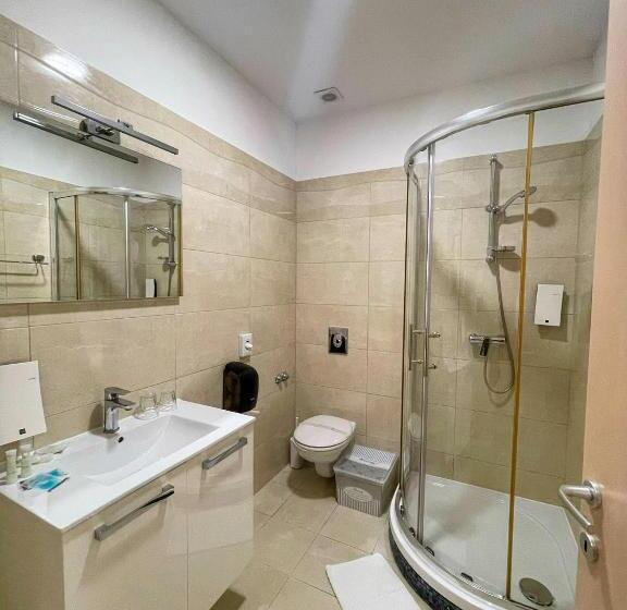 可看到停车场的标准间, Scala Bed & Breakfast