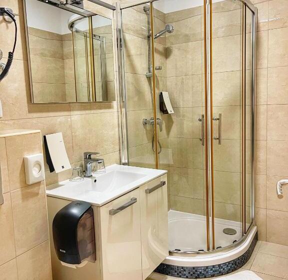 可看到停车场的标准间, Scala Bed & Breakfast