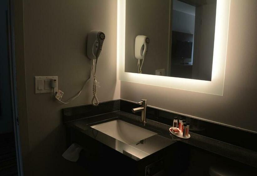 キングサイズベッドのスタンダードルーム, Super 8 By Wyndham Windsor/dougall