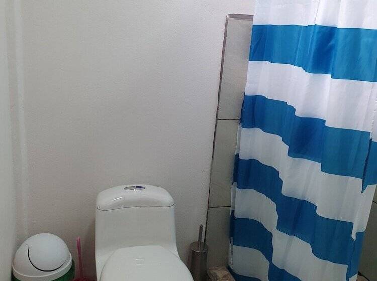 اتاق خانوادگی, Tucan