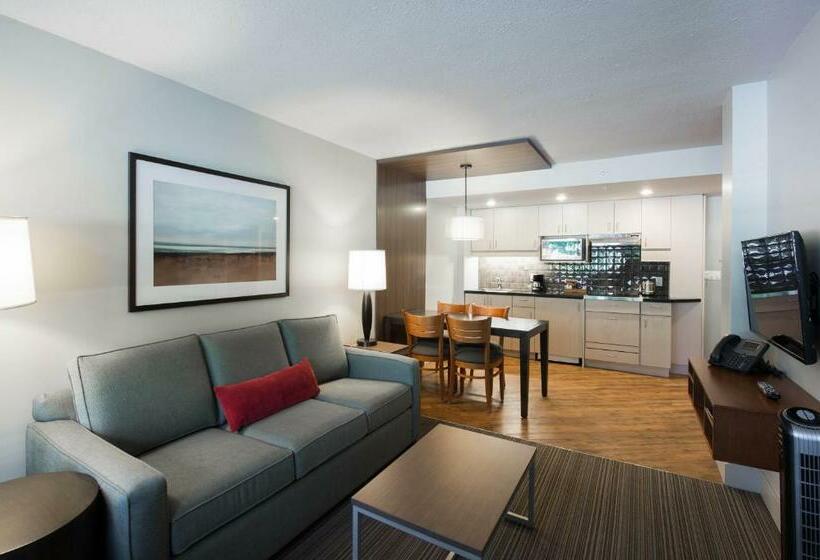 キングサイズベッドのスイートルーム, West Coast Suites At Ubc