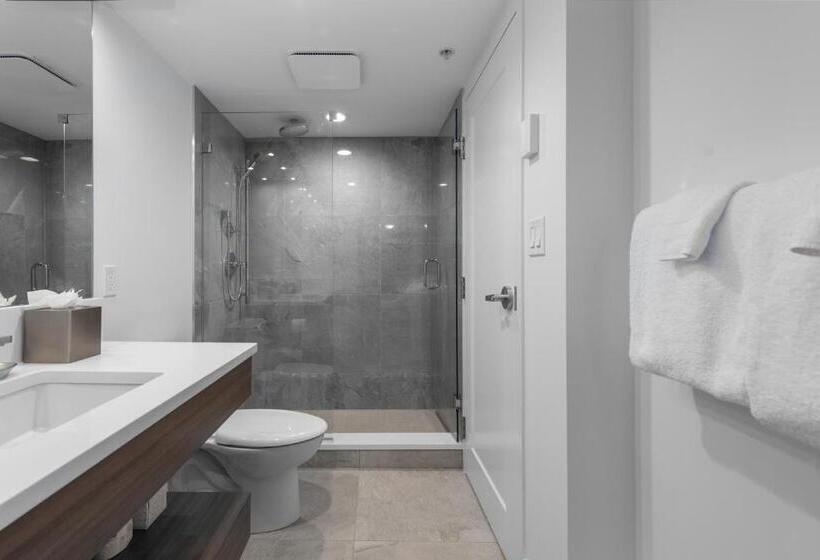 キングサイズベッドのスイートルーム, West Coast Suites At Ubc