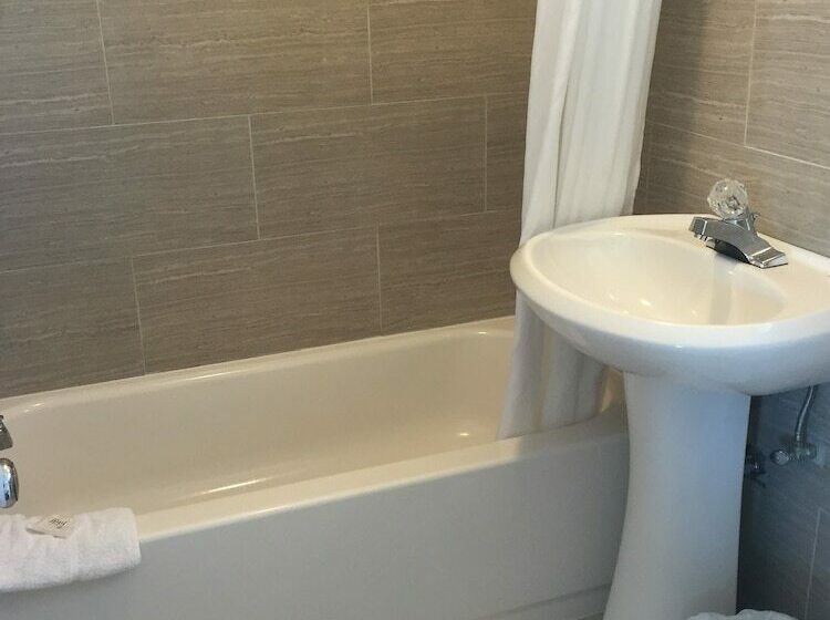 Номер Стандарт 2 Двуспальные Кровати, Pleasant Manor Motel