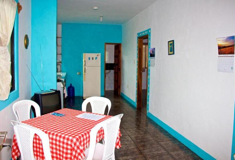 Люкс 2 Спальни, Hostal Suiza