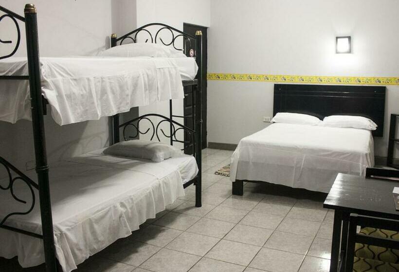 اتاق خانوادگی, Jer`s Hostal