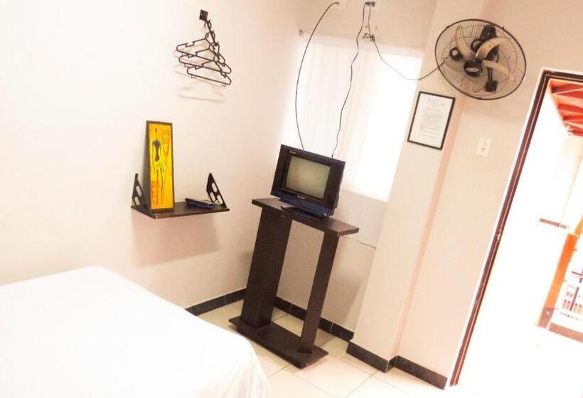 اتاق استاندارد یک نفره, Jer`s Hostal