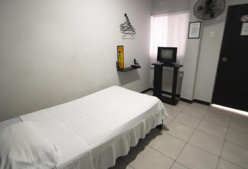 اتاق استاندارد یک نفره, Jer`s Hostal