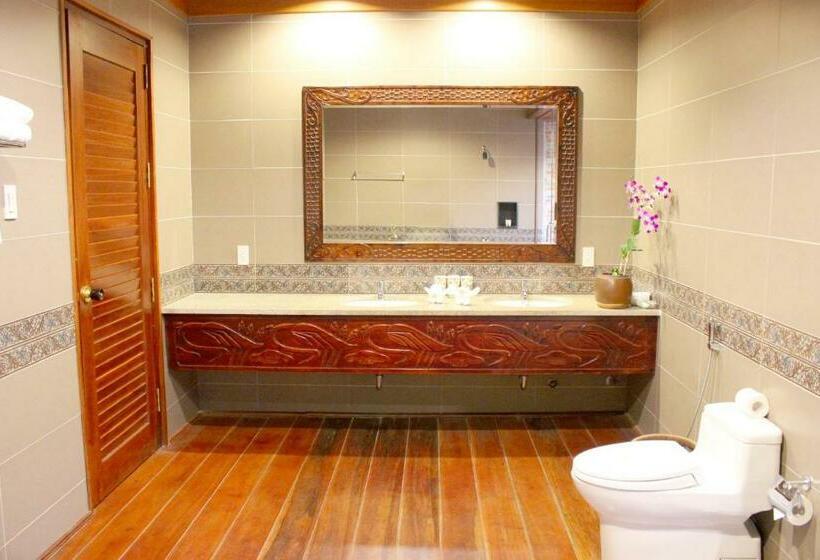 اتاق خانوادگی, Blue Shell Resort