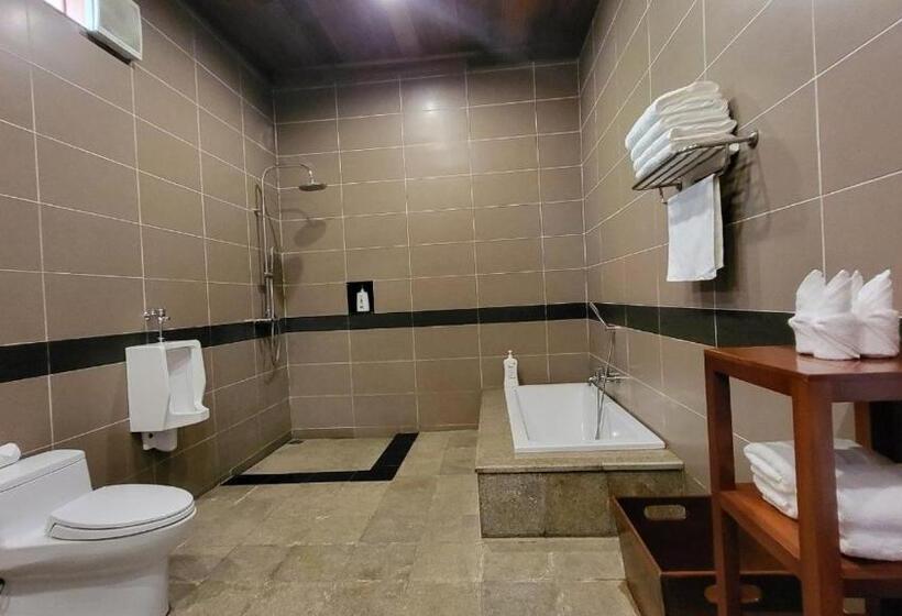 اتاق خانوادگی با چشم‌انداز باغ, Blue Shell Resort