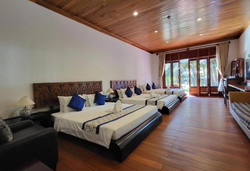 اتاق خانوادگی با چشم‌انداز باغ, Blue Shell Resort