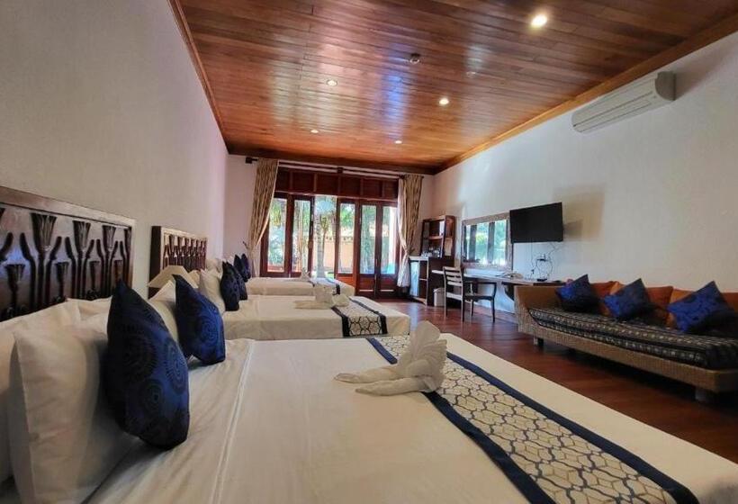 اتاق خانوادگی با چشم‌انداز باغ, Blue Shell Resort