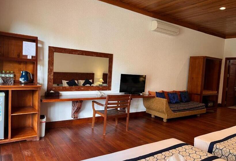 اتاق خانوادگی با چشم‌انداز باغ, Blue Shell Resort